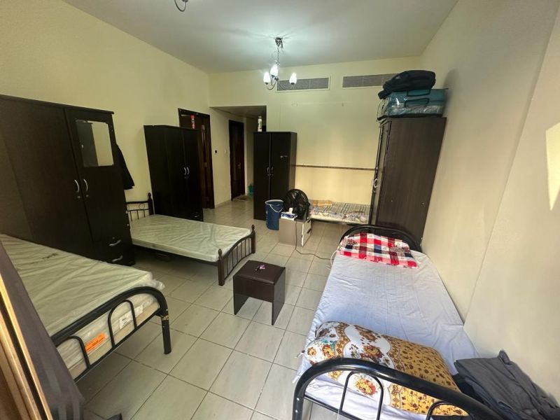 Bedspace Available  for Males in 800 per head with attached balcony and bathroom with 3 times cleaning in a week all new set up with Wi-Fi and Dewa